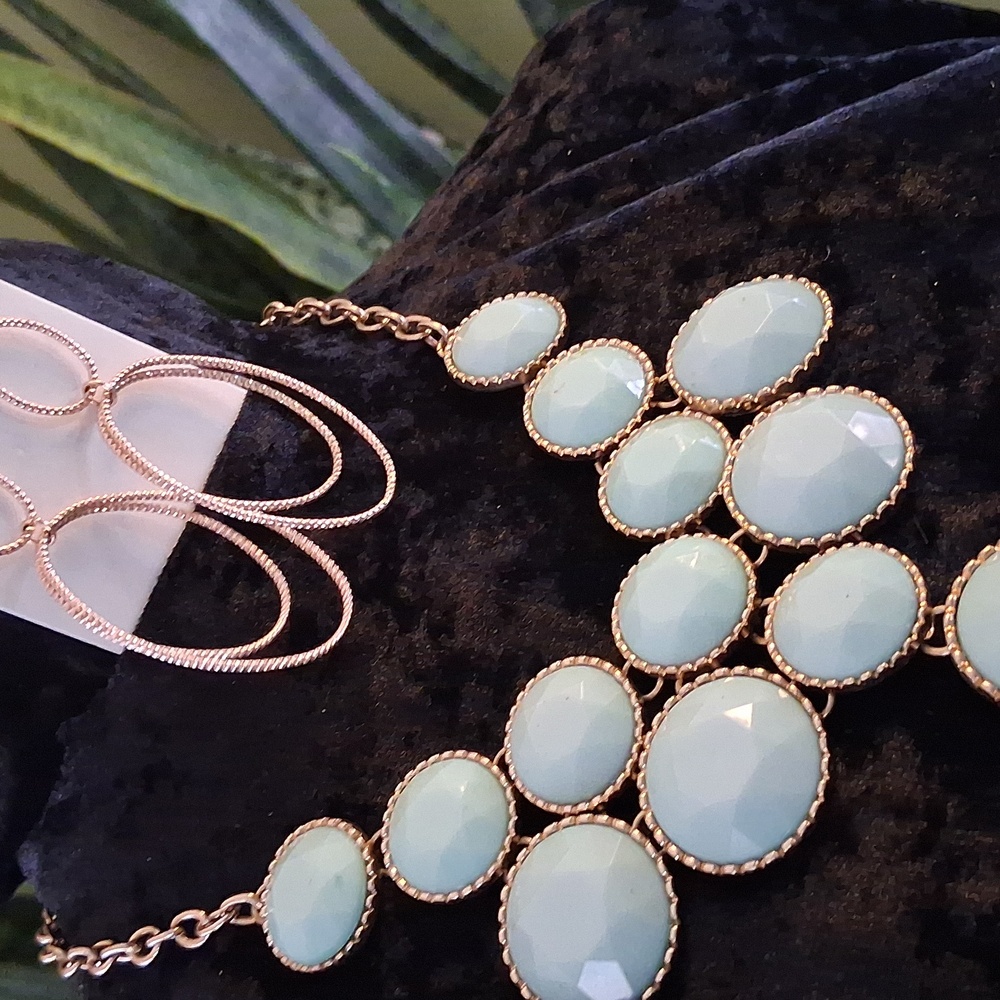 Elegant Gold and Mint Necklace and Gold Earring Set - Picture 7 of 9